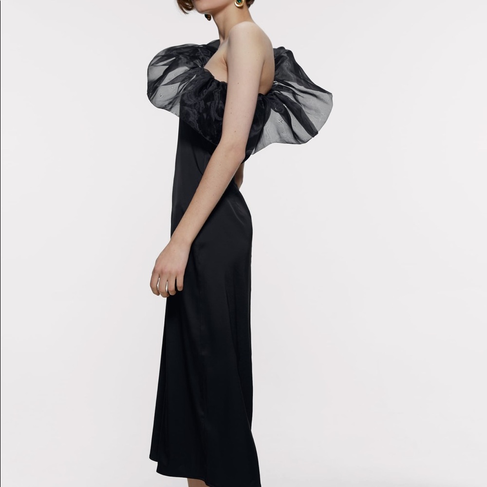 🆕 Organza Ruffle Dress - Picture 3 of 8